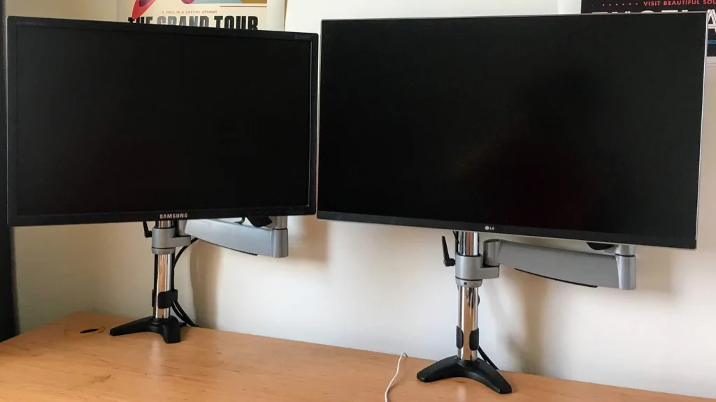 Ramená na monitor
