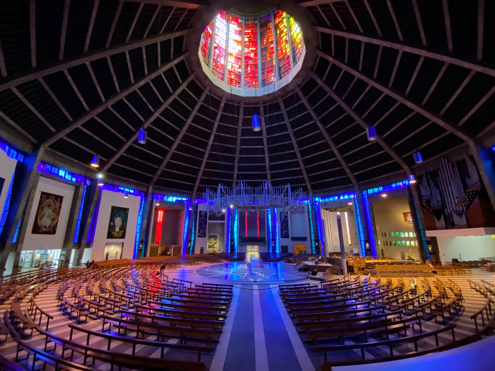 Interiér Liverpool Metropolitan Cathedral