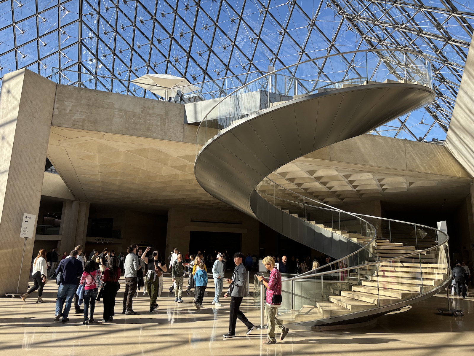 Múzeum Louvre po vstupe