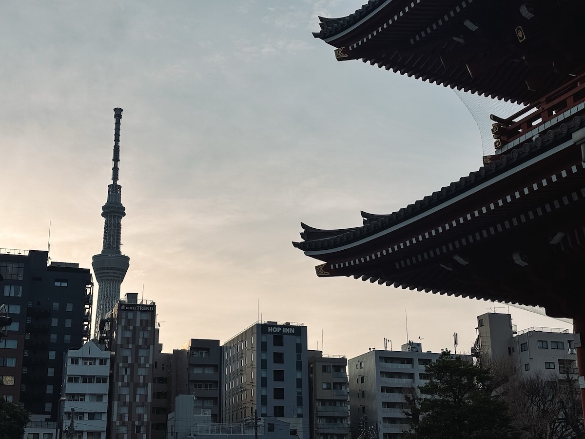 Východ Slnka v Asakusa
