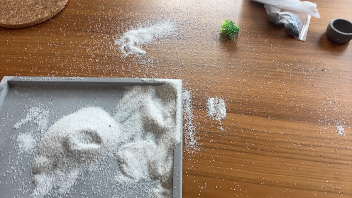 Rozsypaný piesok z prvej sady